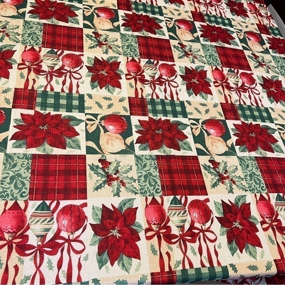Christmas/Holiday Rectangular Tablecloth Country Patchwork Holly Poinsettia Tree - Picture 9 of 13